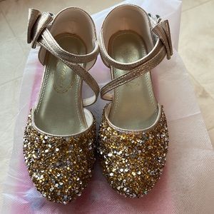 Little Girl size 13 Gold Sparkle Dress Shoe!
